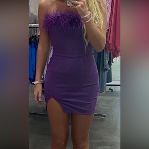 Super cute strapless purple short party dress with feathers!
